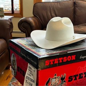 Stetson in a stunning white. one of my favorites STETSONS. ! It is a six X hat.